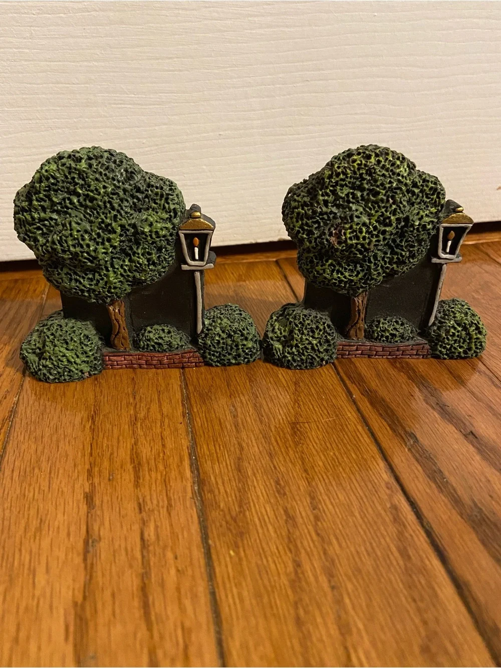 Brandy Wine Woodcrafts Decorative Miniature Garden Border with Trees and Flags